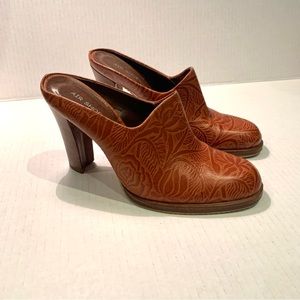 Womens Brown Leather Heel Mules Size 7.5